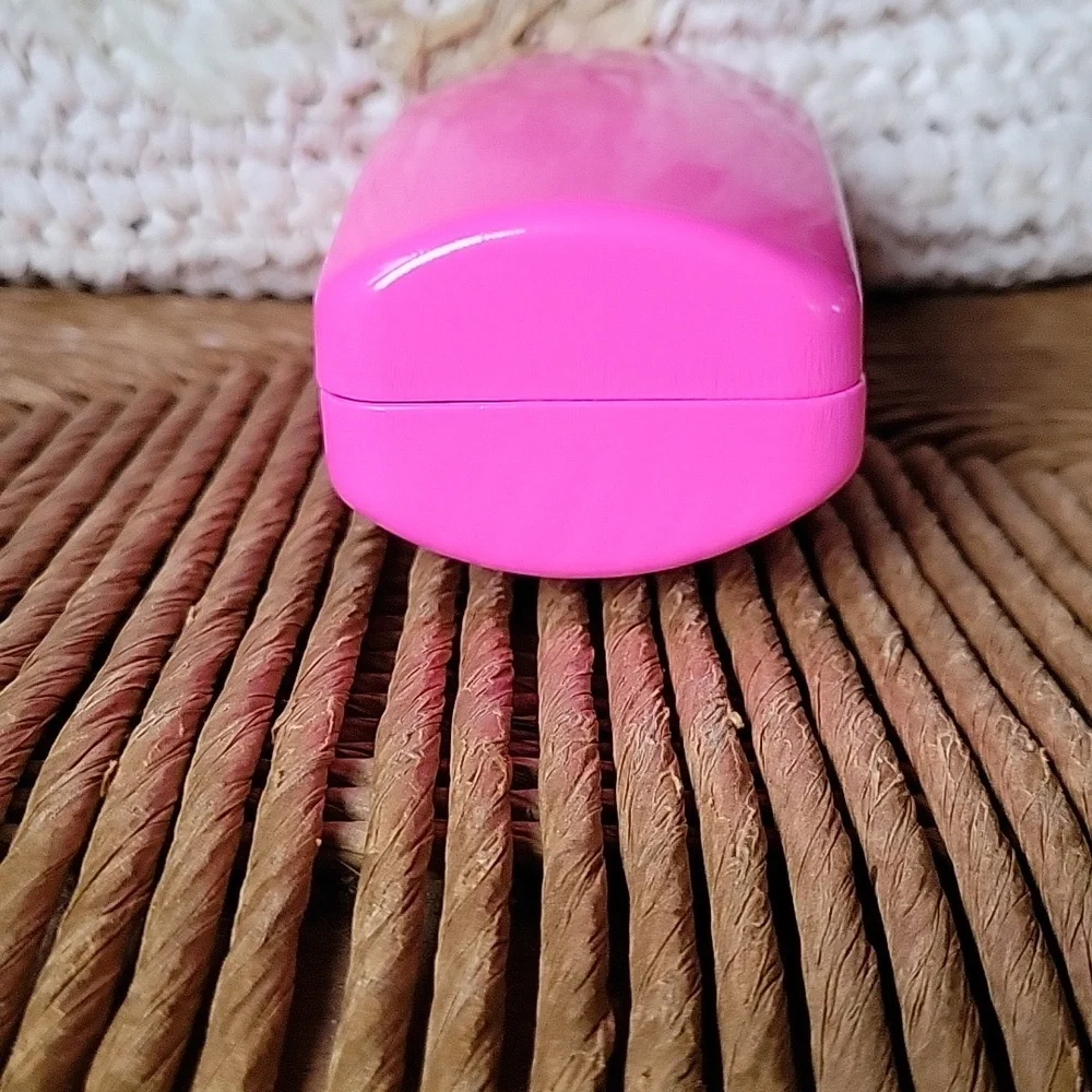 Betsey Johnson pink, hard, eyeglass/sunglass case